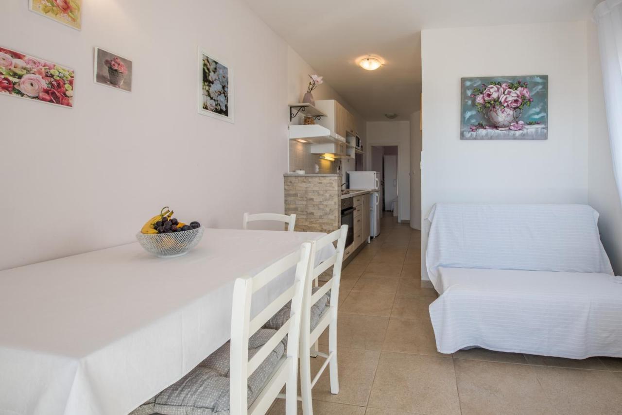 Apartments Amneris Trogir Exterior foto
